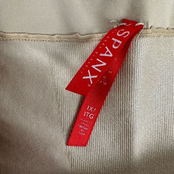 Spanx OnCore High-Waisted Mid-Thigh Short size 1X - Picture 3 of 8